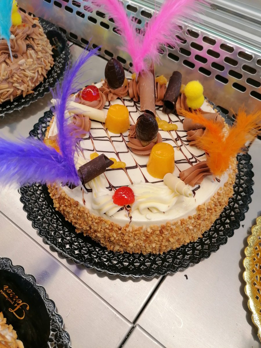 gferrerf's tweet photo. Setmana de mones i figures de xocolata a @CarquiFerrer https://t.co/PPMygHaXMc