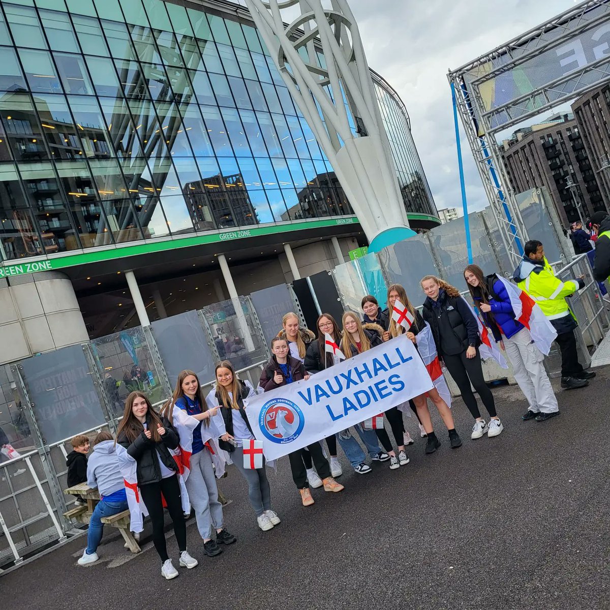 We are here 🙌  

Come on England 🏴󠁧󠁢󠁥󠁮󠁧󠁿

Come on you lionesses 🦁🦁🦁

#England #englandladies #vauxhallladies  #womensfootball