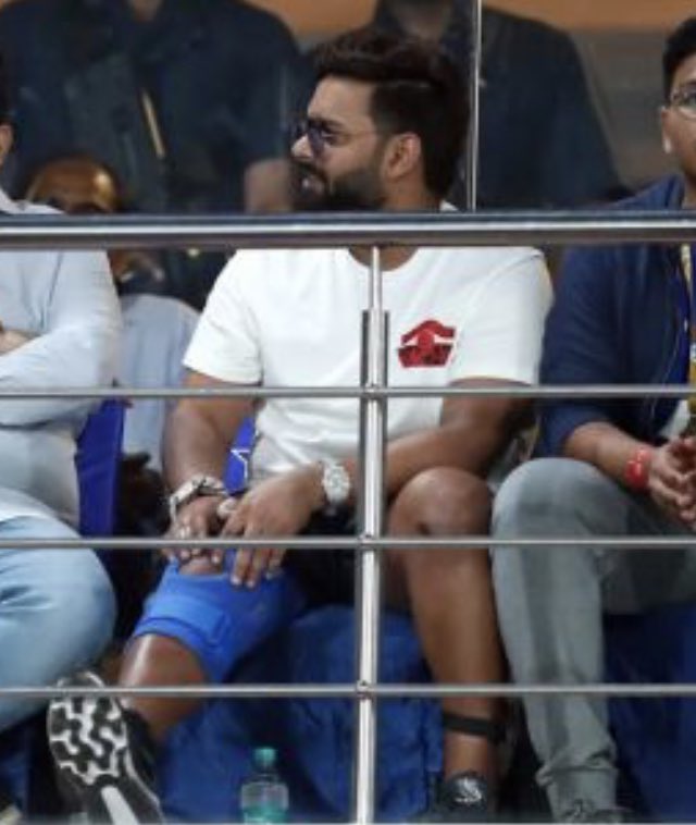 Dear Twitter Orthopods, With due respect, this is the picture of an a athlete who recently underwent complex knee surgery. If he hasn’t applied any medication on his leg, then shouldn’t he be investigated for CRPS/RSD? 
Pic Courtesy: Rediff
@RishabhPant17 @AOSSM_SportsMed @