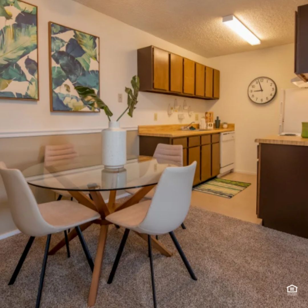 FoxRun_Wichita's tweet photo. Our kitchens are fully equipped for you to make all of your favorite dinners!

Visit our website to learn more about our floor plans and features.
#FoxRunApartments #WichitaApartments #WichitaKS #CaseAndAssociates https://t.co/umRe7ZjFVi