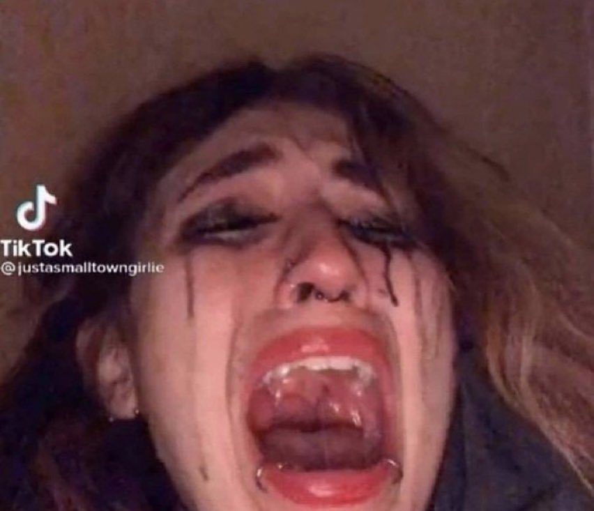 Cuando él me dice "te quiero" pero Felix le dijo una vez a Hyunjin "tú eres una razón más por la que vivo, a veces soy demasiado intenso y tengo que moderarme, soy feliz porque estas aquí y por ti puedo ser lo que soy"