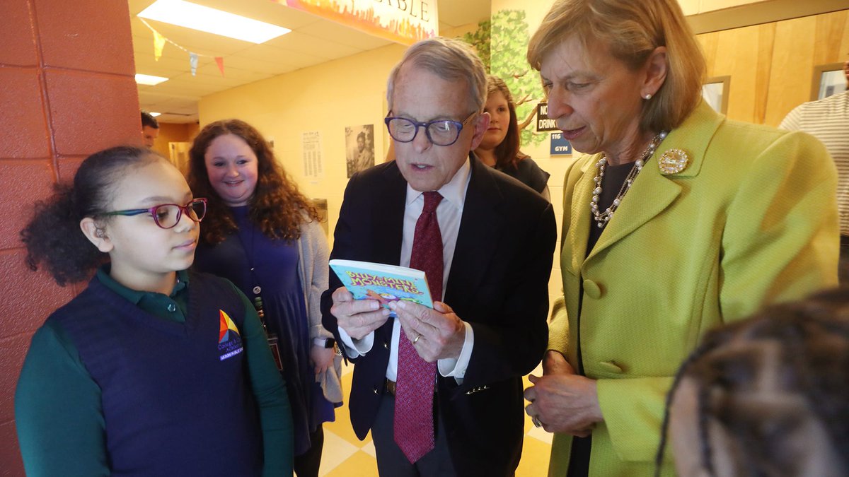 3 cheers 🥳 for NOBIDA's very own Board Member, LaMonica Davis and her hard working literacy team at Akron's Helen Arnold! 
Gov. Dewine wants to "clone them all!" to help all state literacy initiatives. #NOBIDA #RiseUp conta.cc/3zEyzmI