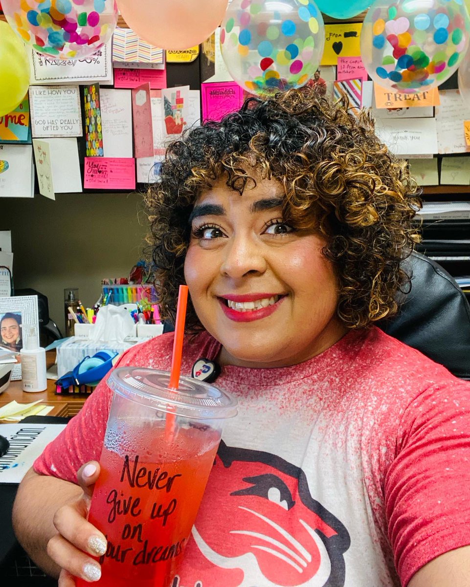 MarianaBreaux's tweet photo. My heart is SO full! I am so thankful for the thoughtful gifts, sweet treats, & words of encouragement I received this week. I feel blessed to be able to wake up ea morning & get to do what I love! Thankful for my wonderful @PearlHallES school family. #2ndYearAP #PearlHallProud https://t.co/CX62x1ngAm