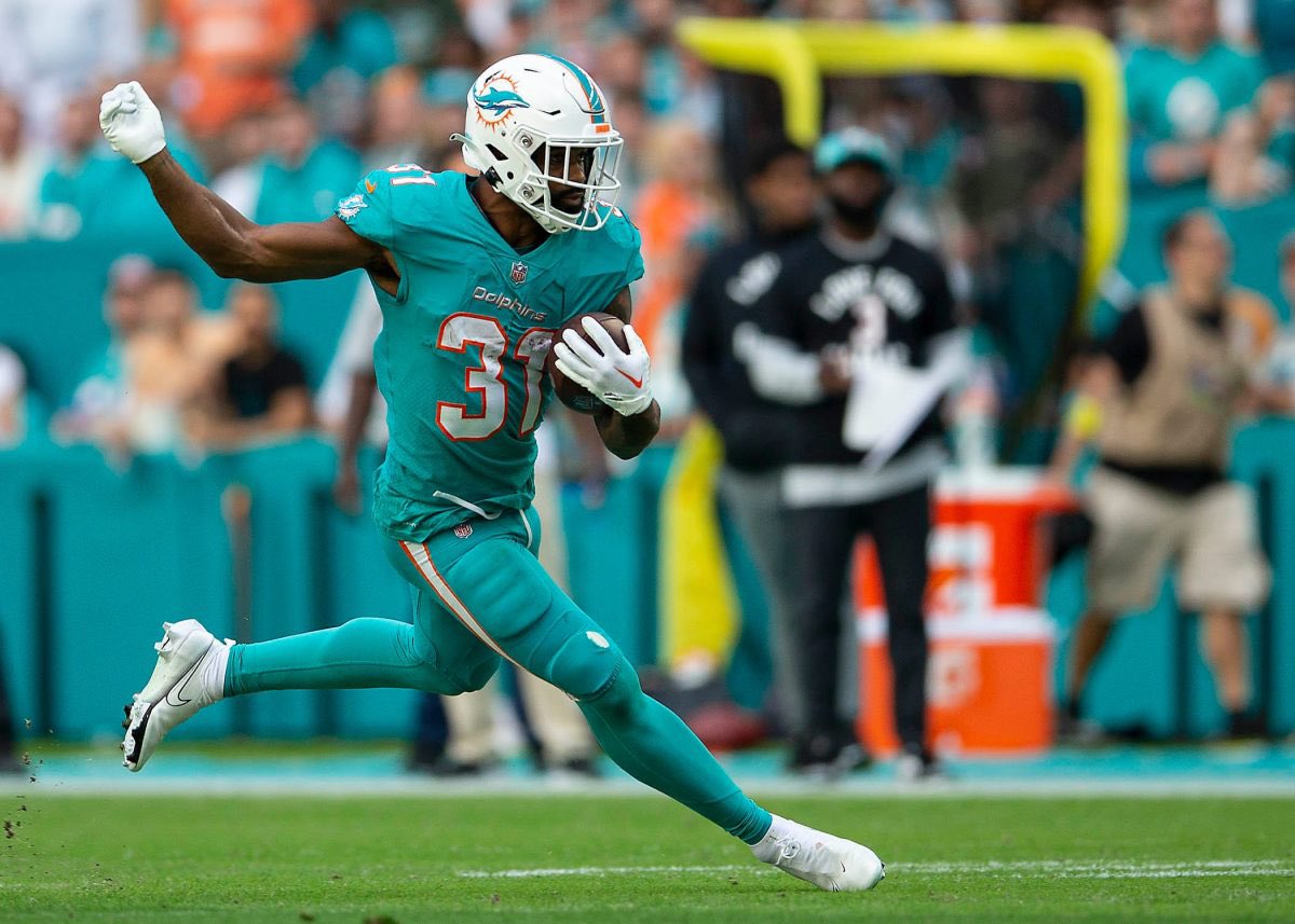 KingOfPhinland's tweet image. Definitely the Dolphins:

Give me:
Keion Crossen (4.33s 40yd dash)
Channing Tindall (4.47s 40yd dash)
Raheem Mostert (23.09mph NGS)
Tyreek Hill (23.24mph NGS)

Hill and Mostert are the ONLY players to exceed 23mph as a ball carrier since Next Gen Stats started tracking speed.