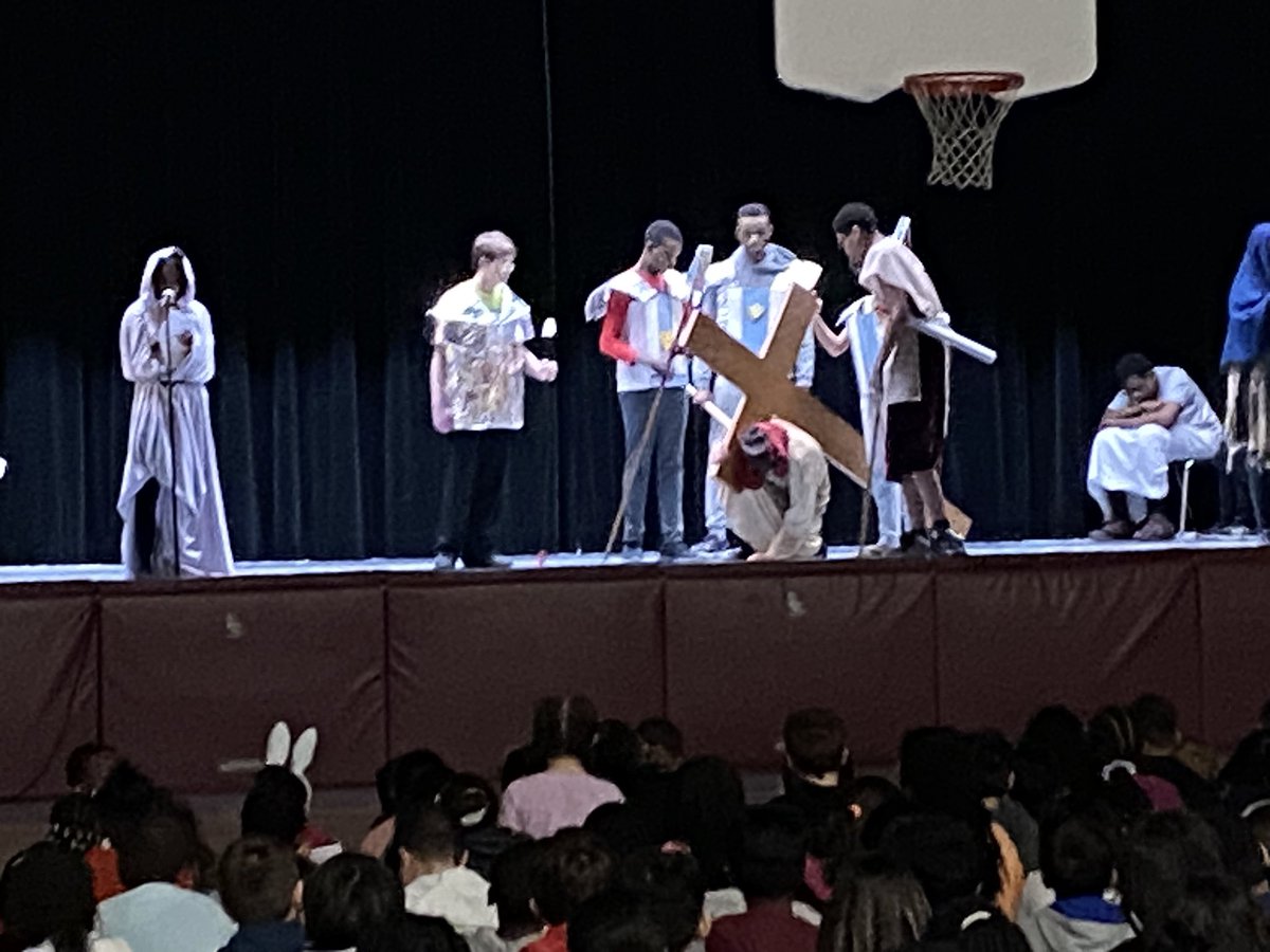 Mrs_FernGivney's tweet photo. Congrats to Gr. 8s @McGivneyDPCDSB on your powerful dramatization of The Stations of the Cross…a very important story of Jesus’ love &amp; forgiveness; the reenactment was on point! Thanks to all of our #Knights, parents and visitors who came to experience this with us #HolyWeek2023 https://t.co/DfawdZ7e4T