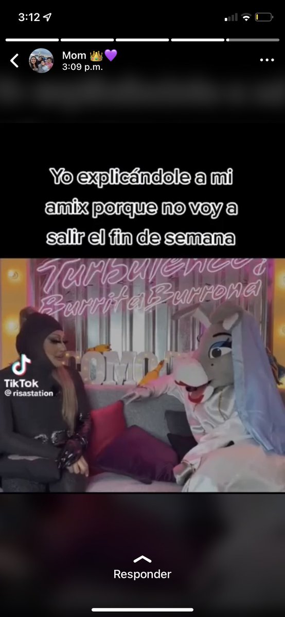 Melijnk's tweet photo. Mi mamá siendo fan de @burritaburrona 😙🫰🏻 https://t.co/seQNBqcs81