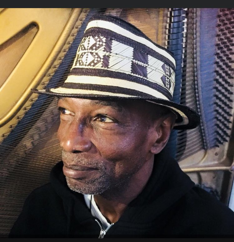 GailBorrow's tweet photo. Michael Braithwaite in 10 Downing Street today to discuss ongoing issues with compensation related to the 2018 Windrush political scandal. Sharp Edge of Our Grief runs 11-14 April @ExploreArch HQ, exploring his and his community’s perspectives.

https://t.co/z9tH5BBOc5 https://t.co/2Iu43EMp7S