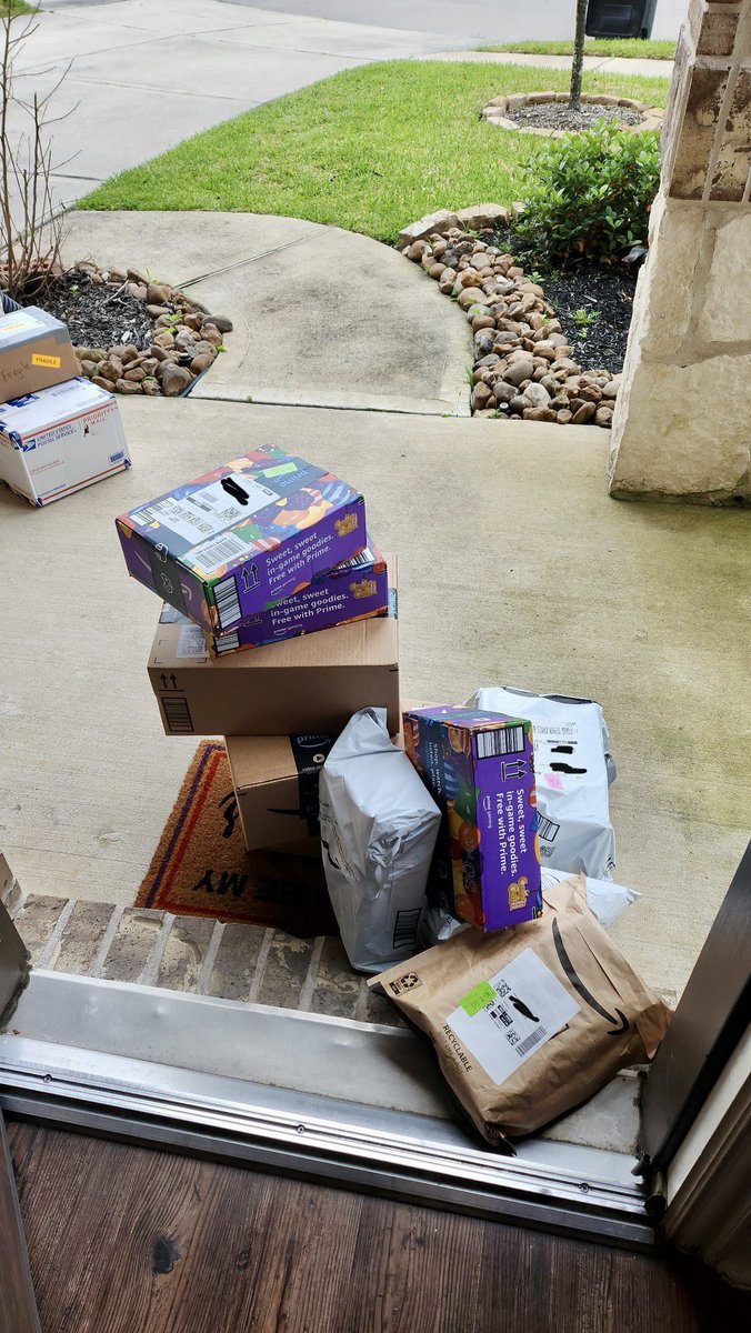 CPESFerguson's tweet photo. @TISDCPES has the BEST fourth grade parents! We put a call out yesterday for candy, and my husband was shocked this afternoon when he walked outside! I know more is coming this weekend! Thank you, thank you, thank you!! https://t.co/AdeqJGNYFs