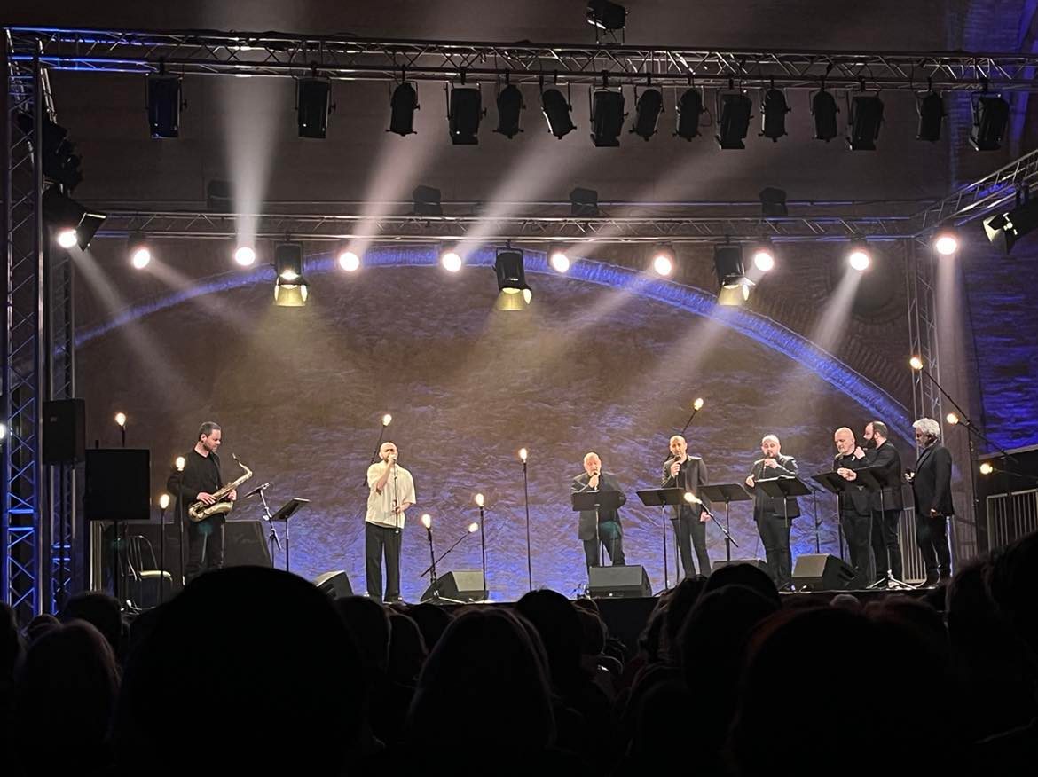#Lumio, une osmose magnétique entre les chants polyphoniques d'A Filetta, le chant puissant, vibrant en #poésie soufie d’Abdullah Miniawy et le souffle en vibrato du saxophoniste Peter Corser. Moment magique à l'Eglise des Dominicains...
