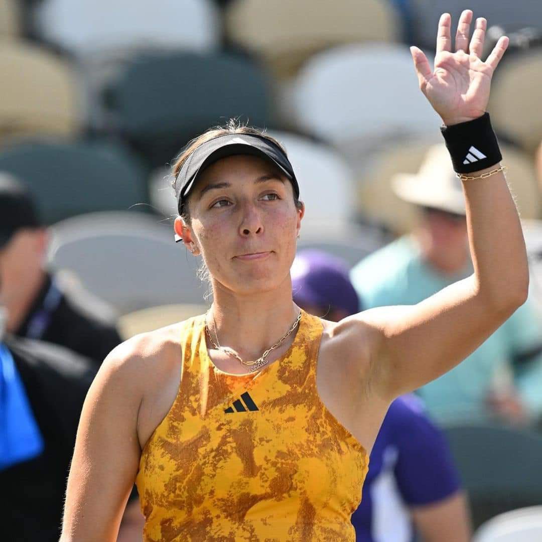 settenisok's tweet photo. Locura en Charleston.

▪️ Con 4-5 en el primer set, Pegula gana 7 juegos seguidos y pasa a liderar por 7-5 y 4-0.

▪️ Begu gana los próximos 10 juegos y se pone 4-0 en el tercer set.

▪️ Pegula gana seis juegos consecutivos y gana el partido. https://t.co/bqjZxx9nUb