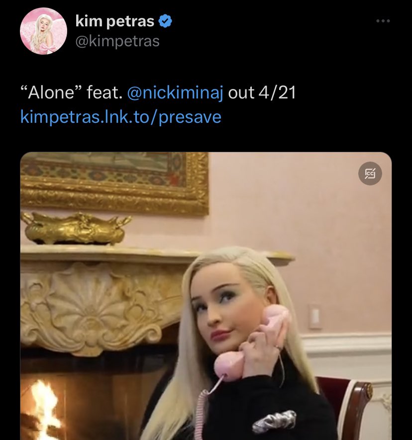 statsofminaj's tweet photo. How it started vs How it’s going https://t.co/yyRZIqUyW2