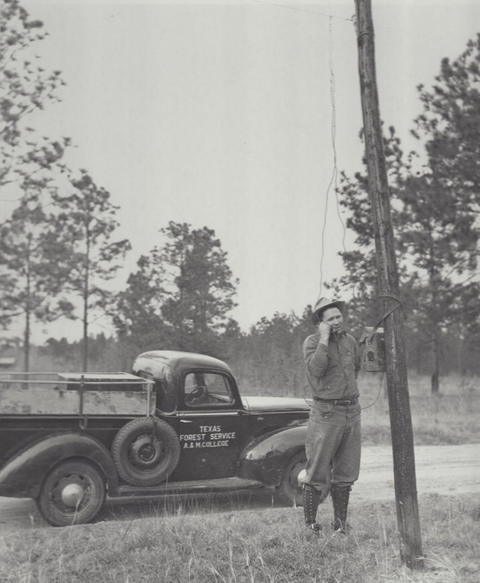 TXForestService's tweet photo. Through the 1940s, Texas A&M Forest Service constructed and maintained a telephone system to support forest fire reporting and communication between fire lookouts and field offices throughout East Texas. 🌲🔥 #ThrowbackThursday #RootsofTexasForestry https://t.co/UnHwO71O2P
