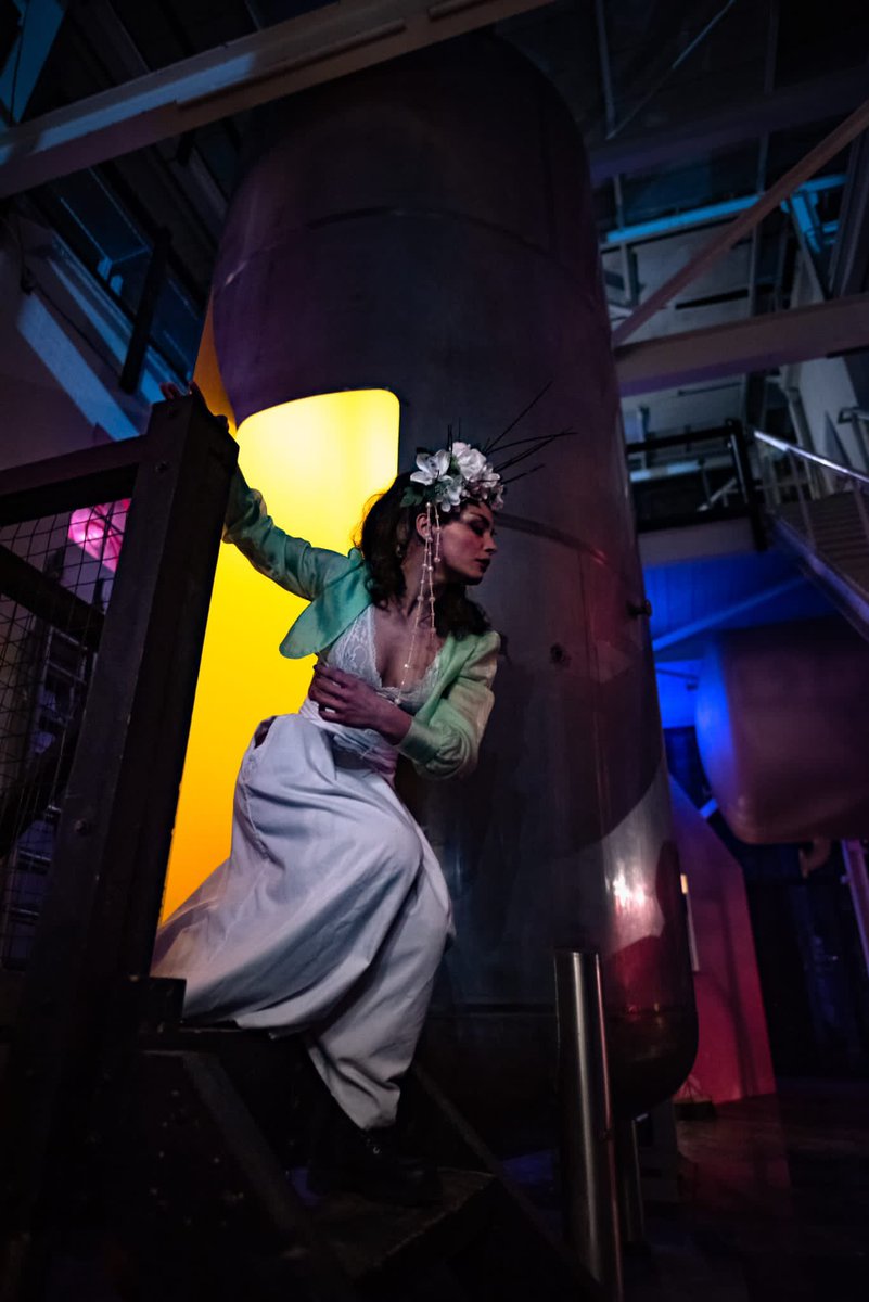 #performances Into the lightness 
<a href="/pleisterplaatsV/">De Pleisterplaats</a> in het #werkwarenhuis op terrein <a href="/Tramkade/">Tramkade</a> 
Artist: #sarahprescimone 
Photo: #LenvanderPol