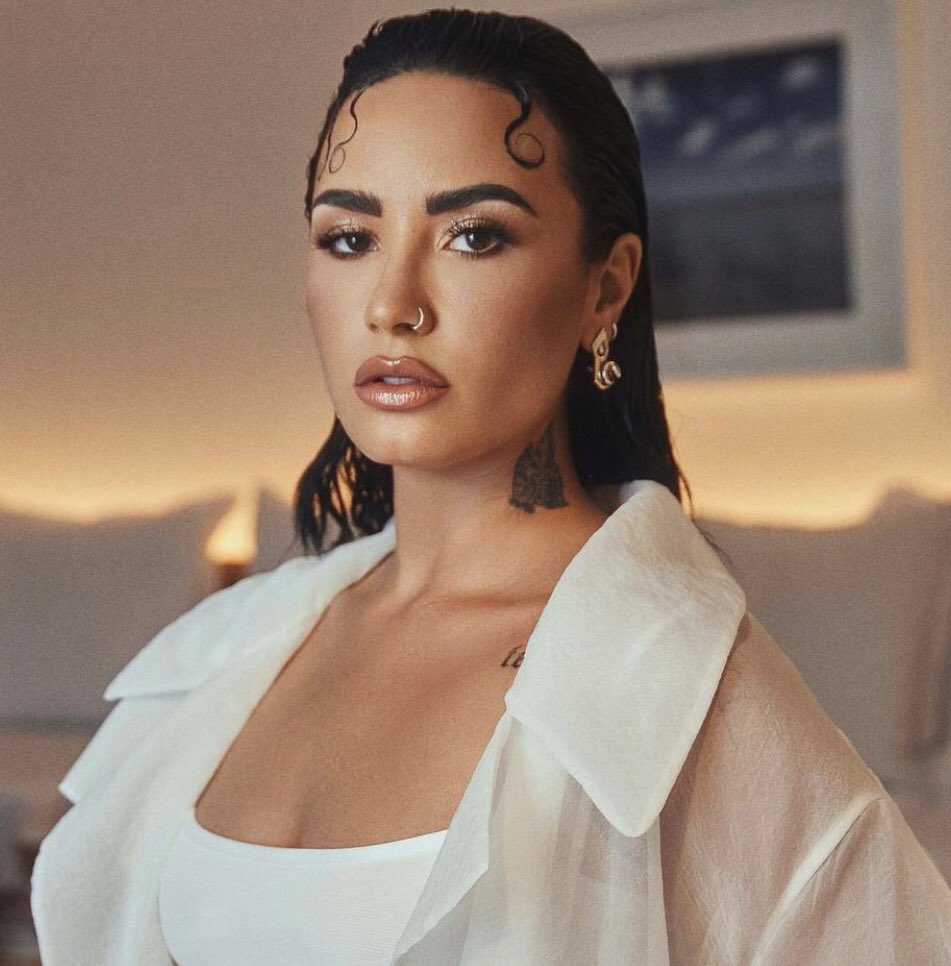 _iCharlie's tweet photo. Violación, agresión sexual, bulimia y traumas.

Demi Lovato x Disney Channel, abro hilo 🧵: https://t.co/ogeK6OPsMd