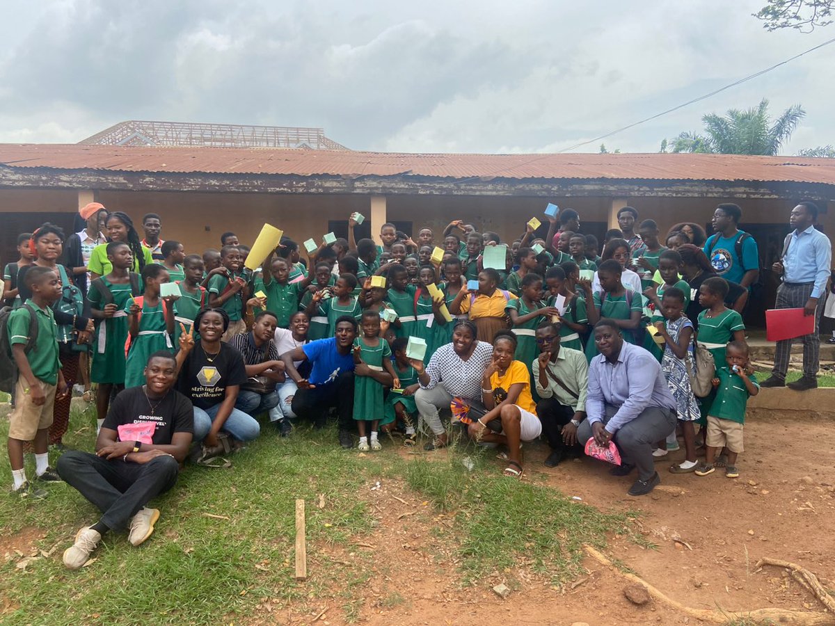 ebaiesecinknust's tweet image. It’s Global Money Week2023.
We had the opportunity to put smile on the face of these amazing children at Kotei R/C Basic School. We thank our partners and members for making event a successful one.
#gmw2023 
#aisec
#AIESECINKNUST 
#planyourmoneyplantyourfuture