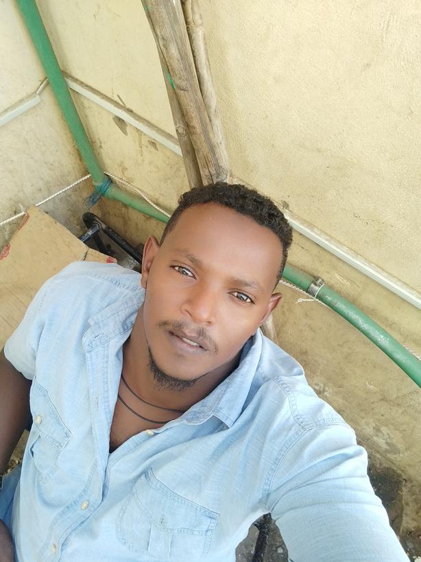 لَك سلام قبل المنام ولَك طيور تغرد وتقول تصبح على أحلى الأحلام.