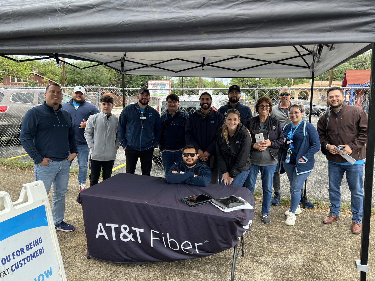 Albertoattemp's tweet image. This is team work at its finest! @ATT @STXspeaks @CarrizalesJudy 
Fiber prospecting!!!!