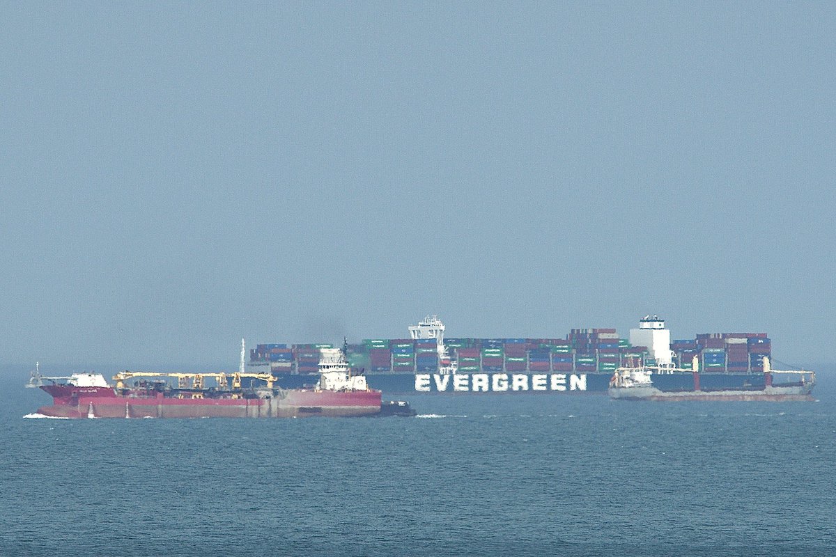 johnmorgan726's tweet photo. The #EVERGREEN F-class #ContainerShip #EverFair IMO:9850886 en route to Baltimore, Maryland @BShipspotting @BaltoChes flying the flag of Liberia 🇱🇷. The #GeneralCargoShip #OsloBulk1 IMO:9485758 en route to Freeport, Bahamas, flying the flag of Norway 🇳🇴. And the #DouglasBMackie🇺🇸 https://t.co/yWtRCDfrBm