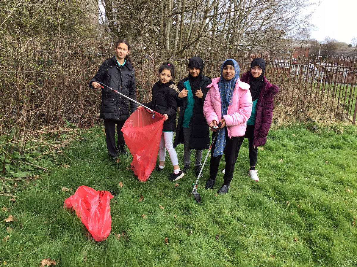 Litter picking in and around school for KeepBritainTidy Great big school clean <a href="/BlackburnTidy/">Keep Blackburn Tidy🚮</a>  <a href="/EcoSchools/">Eco-Schools England</a> <a href="/CAFODSchools/">CAFOD Schools</a> @BwdSally more photos to follow.