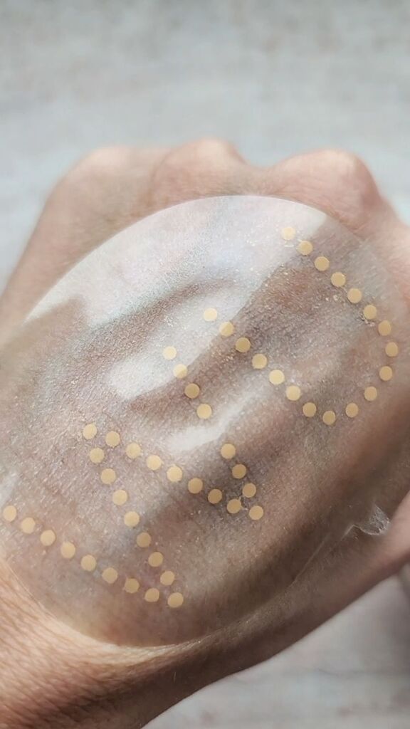 BtyFxByCeleste's tweet image. 🌟NEW PRODUCT LAUNCH🌟

Meet ✨ Ready Set Radiance ✨ — from @jasonwu fan-favorite #ReadySet Matte #settingpowder , this new product now comes in a radiant finish that sets makeup while leaving your complexion glowing all day.

Infused with Vitamin C and… instagr.am/reel/CqtWdscsL…