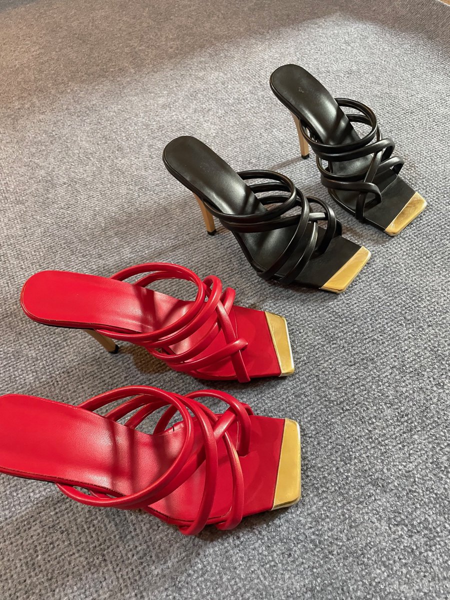 madidakar's tweet photo. Korité arrive à grand pas s)
Aviez-vous acheter votre paire chez Madidakar?
Commandez des à présent au 774582643
Pointure disponible de 36 à 43. 16.000frs kesser
#kebetu #tl221 madeinsenegal #shoeslover #senegalesebrands
#cuirveritable #leather #senegalphotography
#senegal https://t.co/MdNWjXAQni