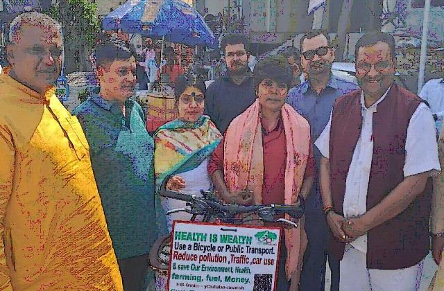 HaryanaKesari's tweet image. पर्यावरण जागरुकता को लेकर साइकिल यात्रा पर निकली प्रणाली का विधायक दीप मंगला ने किया स्वागत
m.haryana.punjabkesari.in/haryana/news/p…

#ECOawareness #PalwalMLA #MLADeepmangla #CycletourforECOawareness