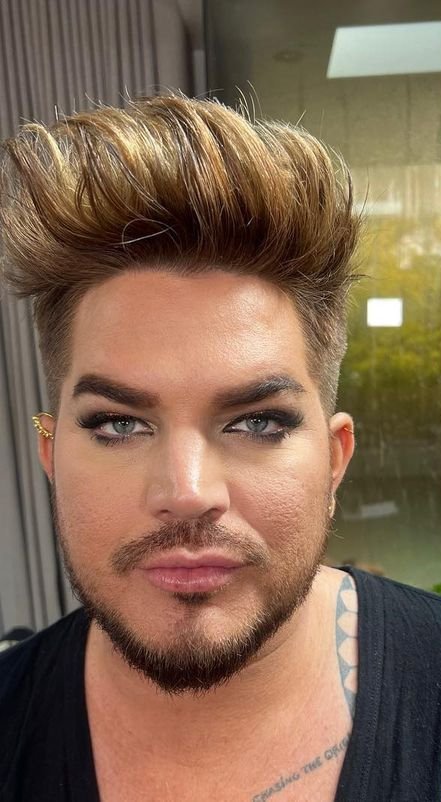 AdamL_Daily's tweet image. 📷|A behind the scenes look at @AdamLambert's transformation for the #GettingOlder music video! 😍 

instagram.com/p/CqtbfzCugYV/