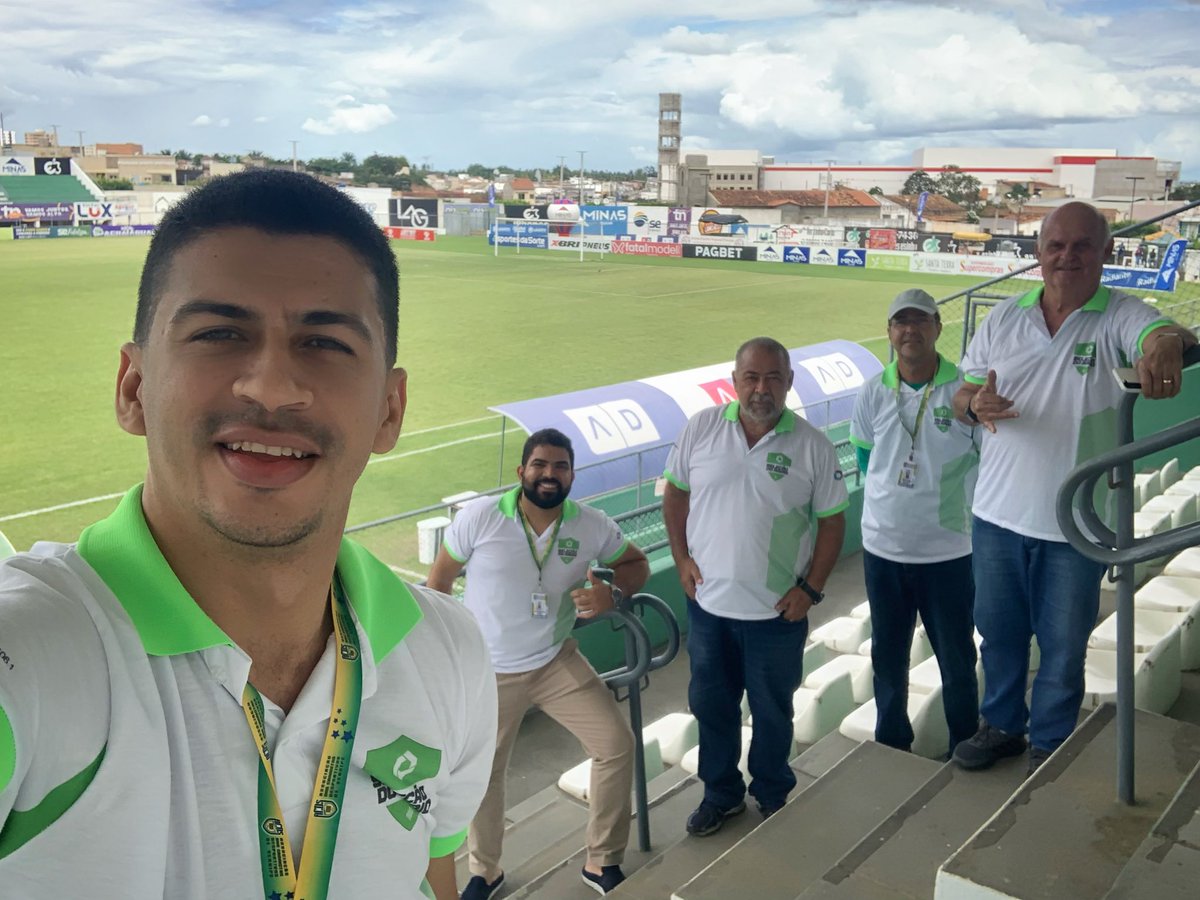 josafaneto's tweet photo. Seleção do Rádio da Aperipê FM 106.1 na transmissão do primeiro jogo da semifinal do Campeonato Sergipano de Futebol 2023 entre @lagarto_fclube x @adc_confianca https://t.co/pF6dcBIELe