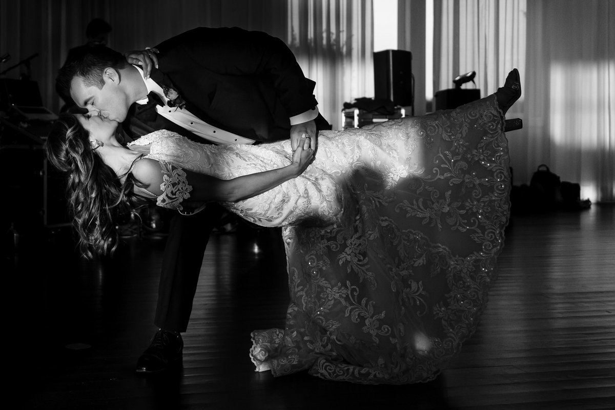 loganwestom's tweet photo. New Rhode Island wedding blog up on my website. #bellemer 

https://t.co/72IczjyiiK https://t.co/70AR2gVewH