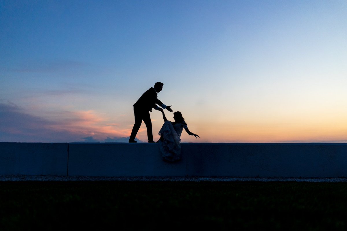 loganwestom's tweet photo. New Rhode Island wedding blog up on my website. #bellemer 

https://t.co/72IczjyiiK https://t.co/70AR2gVewH