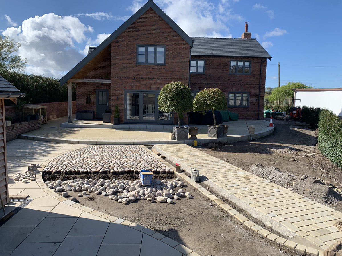 Dempseypaving's tweet photo. More cobbles #stone #dempsey #patiodesign #pavingdesign #liverpool #merseyside #eccleston https://t.co/X5z6YGS7JL