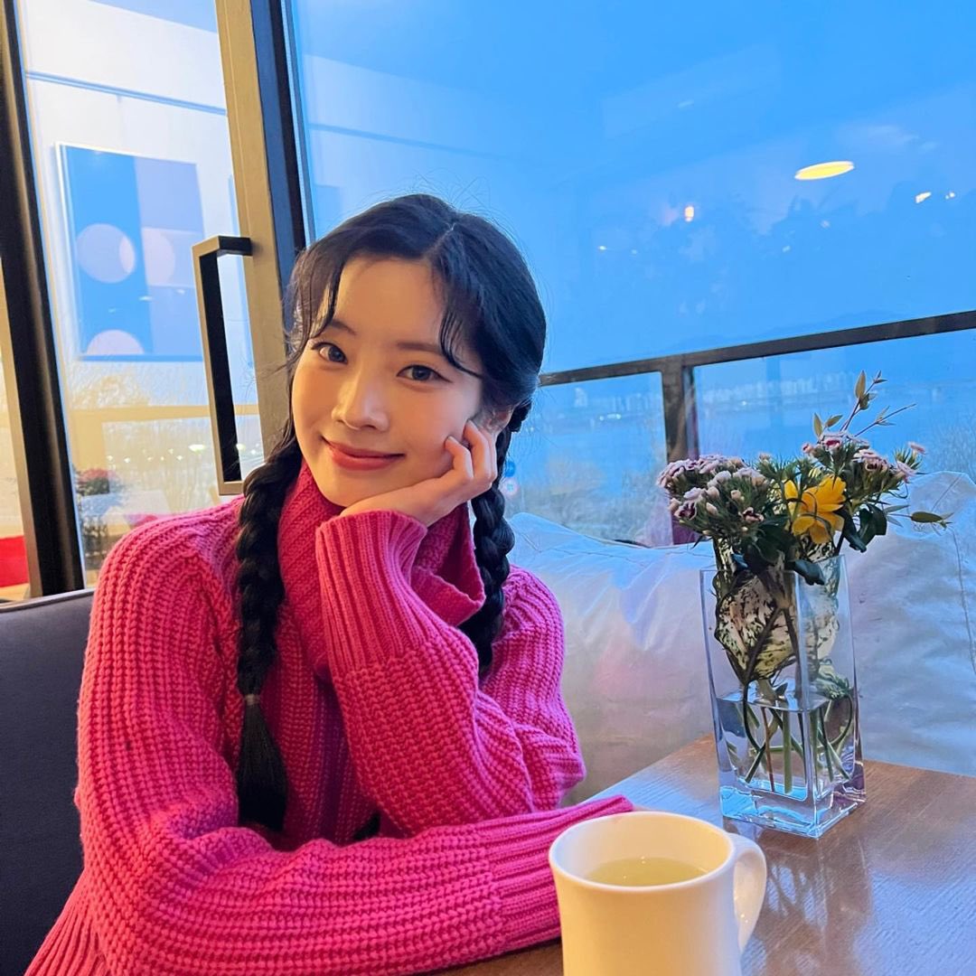 thinkerdahyun's tweet photo. CUTE AS FUCK              WHAT THE FUCK https://t.co/EePMKLXbQK