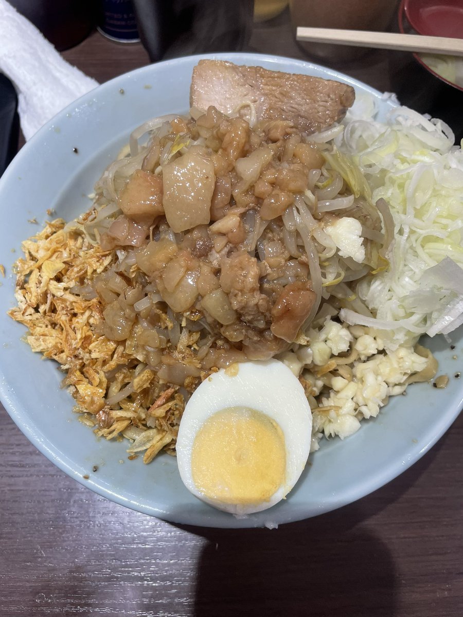 ___innovator___'s tweet photo. 富士丸西早稲田！
汁なしスタート初日から！
いつも豚小さめですがこれならブタメンもいけるかも...！？
ご馳走様でした🙏
@220nisiwaseda https://t.co/mp3M7LZVBb