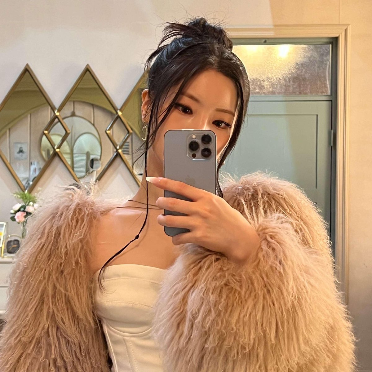thinkerdahyun's tweet photo. CUTE AS FUCK              WHAT THE FUCK https://t.co/EePMKLXbQK