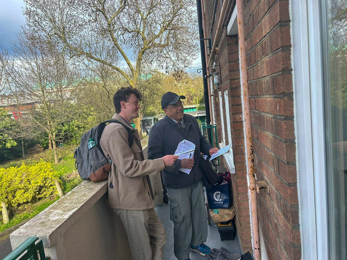 CamdenTories's tweet photo. Broadfield Estate shocked at scale of #O2Centre given green light by Camden Labour. We stand with them and believe we can't solve the housing crisis by destroying healthy neighbourhoods. Say NO to Labour's plan. NO to turning Hampstead into #PYONGYANGSTEAD. https://t.co/K4tqE29TTk
