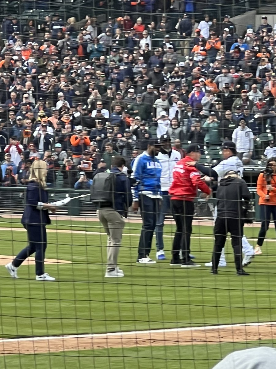 d_rice513's tweet photo. Spring is in the air and baseball is back! #tigersopeningday @poolshark021 https://t.co/qi7nQx66Pb