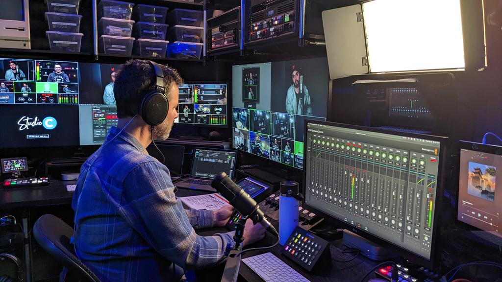 I'm hanging at Studio C in #Chilliwack today, shooting b-roll for an upcoming piece with this guy. It's <a href="/CurrencyTim/">Tim McAlpine</a> #CreativeChilliwack