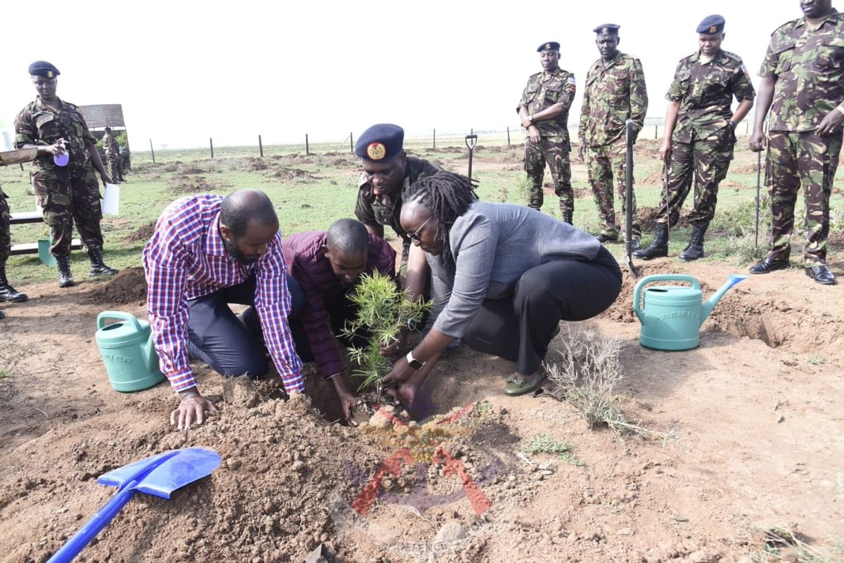 kdfinfo's tweet photo. Kenya Army personnel at Kenyatta Barracks, Gilgil have continued to upscale their efforts to grow trees in the military cantonment and were joined by their families and representatives from various stakeholders.
https://t.co/uyqPj25hFa https://t.co/PKLG4yETvW