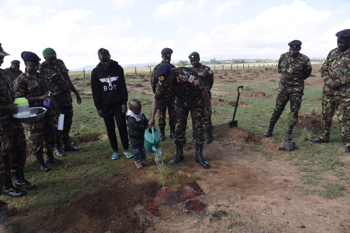 kdfinfo's tweet photo. Kenya Army personnel at Kenyatta Barracks, Gilgil have continued to upscale their efforts to grow trees in the military cantonment and were joined by their families and representatives from various stakeholders.
https://t.co/uyqPj25hFa https://t.co/PKLG4yETvW