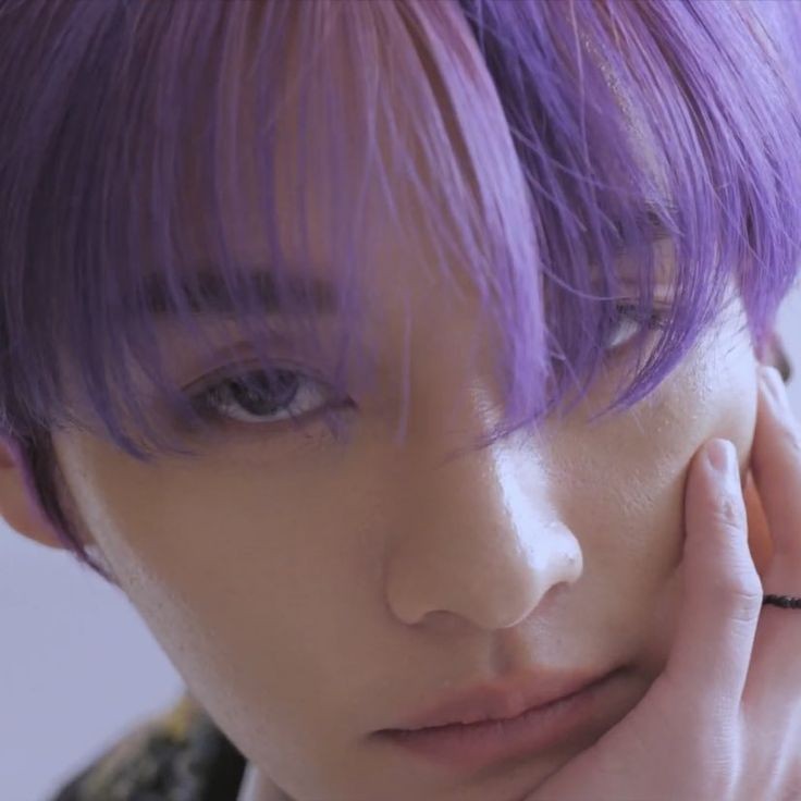 #minsung au, где они идут на мюзикл тетрадь смерти или:

- Я забронировал тебе другое место

- Жаль, хотелось бы посидеть у тебя на коленях
