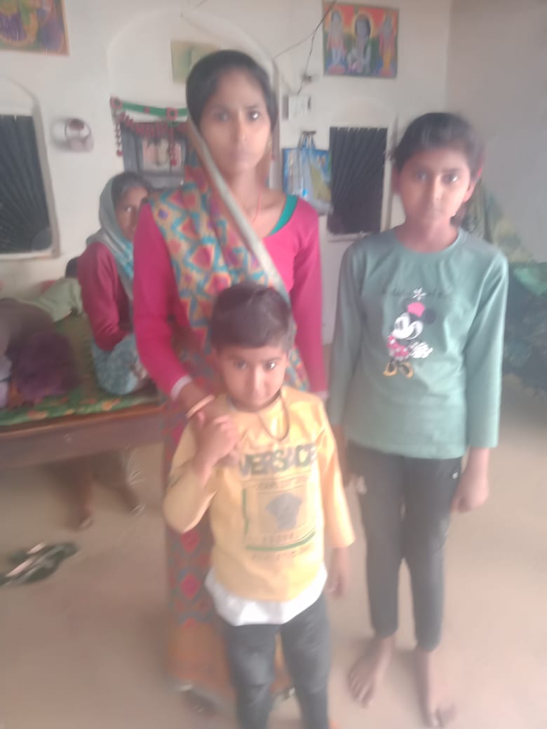 aryam_ashish's tweet photo. @myogiadityanath इस महिला के साथ न्याय करो माननीय इसकी रिपोर्ट कब दर्ज होगी सत्येंद्रपुत्र आजादी ग्राम गंगहैटा थाना कैला देवी जिला संभल एक शातिर व्यक्ति है जोमहिलाओं को शिकार बनाता है तथा फर्जी दस्तावेज लगाकर कोर्ट मैरिज कर लेता है कार्रवाई करें https://t.co/MEO8J2S8J8