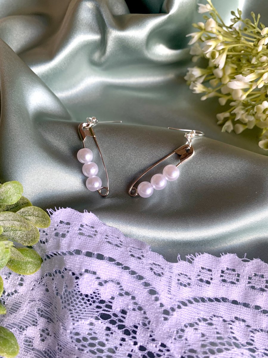 Safety Pin Earrings 🕊️🌿

Grab them with the link below! <3