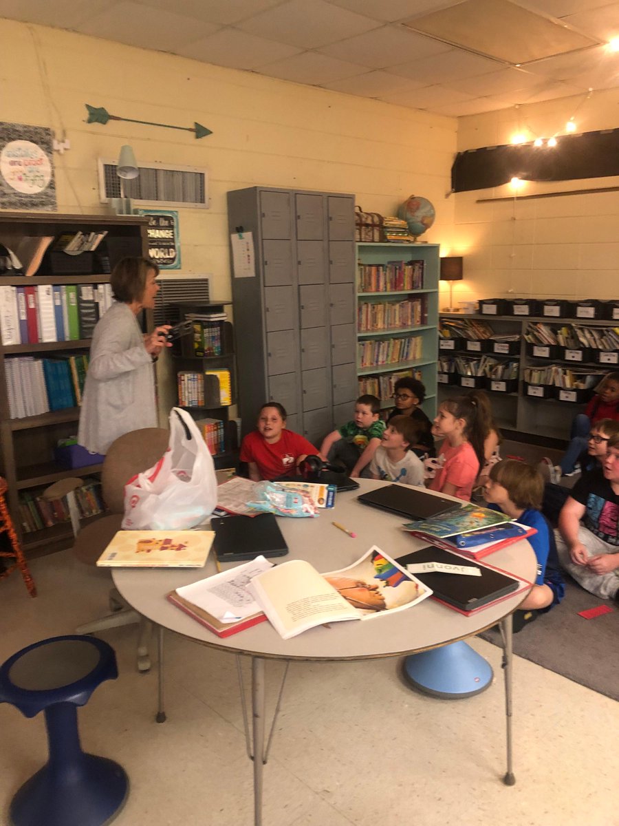 _REThompson's tweet photo. Our students are getting an ACAP “pep talk” from @VeronicaBayles today! Thank you for talking to your former GWT students! They love you! Testing begins next Tuesday!
@TuscumbiaCitySc #rettigers https://t.co/2oyZd71YEn