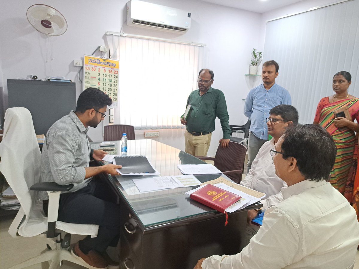 Today ACLB sir visited the Jawaharnagar Corporation &Dammaiguda MC,& took review on G.O.Ms.No.59, Sanitation, ABC center, protection & development of open spaces &proposed sites of Modern Dhobi ghats & issued instructions to the MCs. @AmoyKumarIAS @CDMA_Municipal