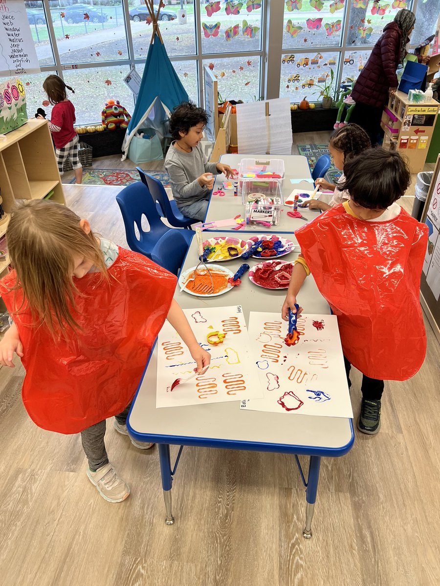 We are celebrating Artsy Thursday in Pre-K! My littles are developing their creativity with an open-ended painting project. 🎨🖌️ 
#WOYC23 #RISDprekWOYC #RISDprek @DmeElemRisd