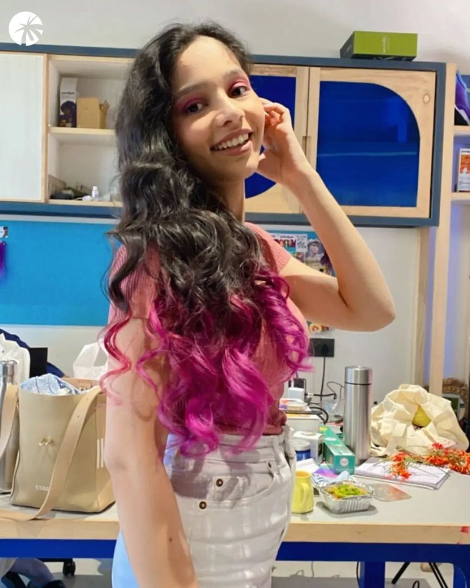 birdsofparadyes's tweet photo. Just spilling some tea π«
Guess what we're shooting for,
bestiesss!!πΊπΌπΈπ
#newlaunch #paradyes #birdsofparadyes https://t.co/4hCZYkXAZY