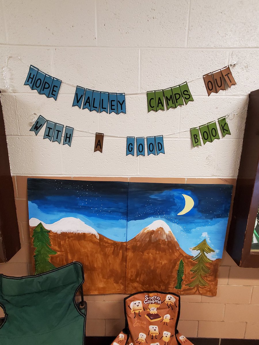 Alison231Ward's tweet photo. An incredible Reading Week! Love to celebrate reading with our students and staff! @CharihoRegional @MrG_HVES @SchLibRI https://t.co/jJ1CPLIPYx
