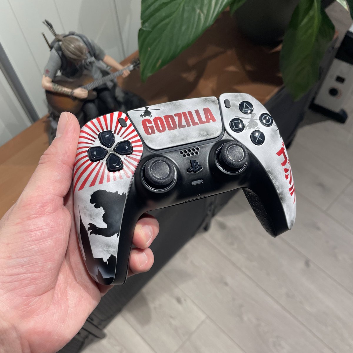 GamestylingNL's tweet image. What a beast! 

#godzilla #ps5 #customcontroller
