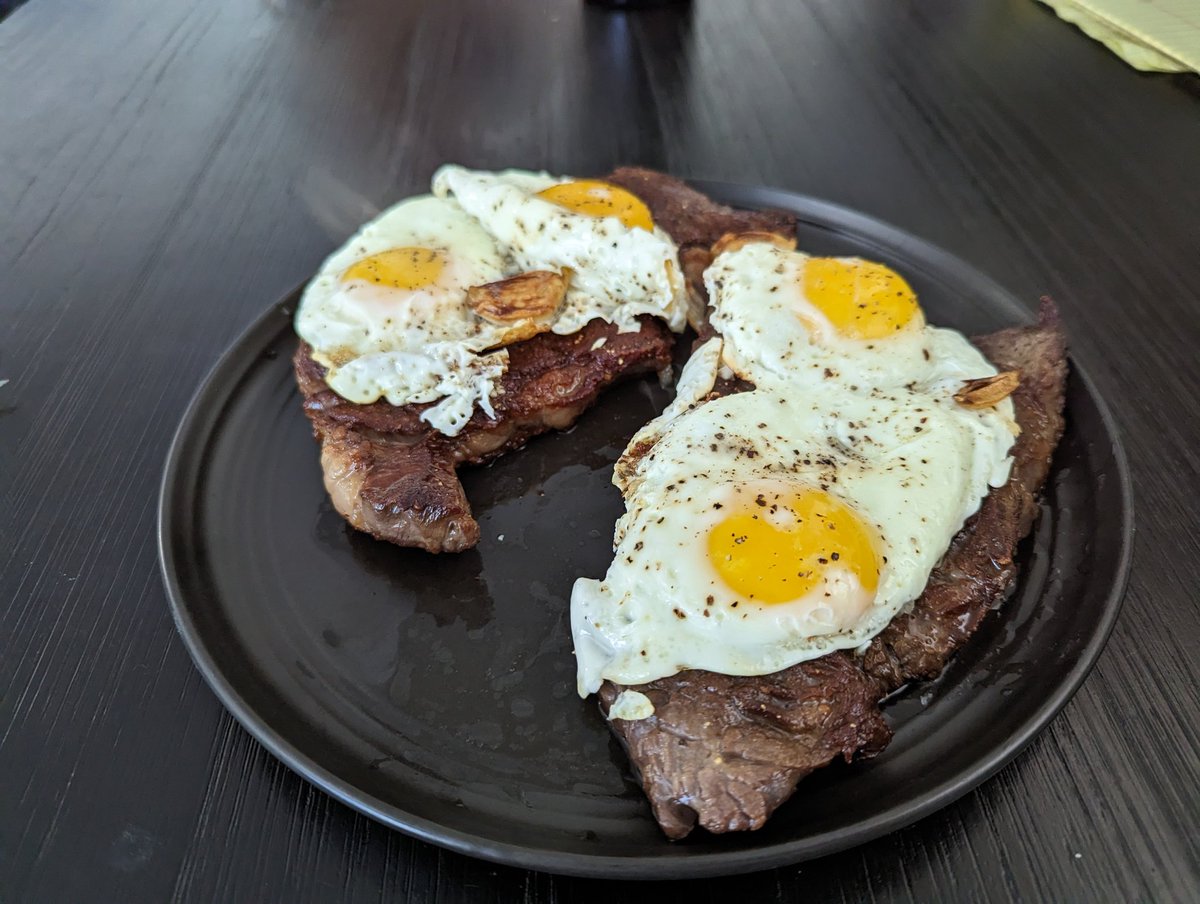 @markeatsmeat I eat two steaks so that a vegan's efforts were all for nothing.  #veganlunch