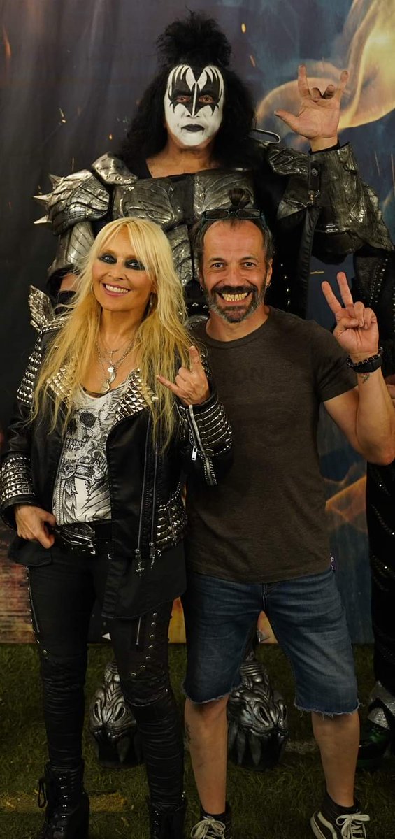 A very happy birthday to our amazing drummer and friend, Mr. Johnny Dee!
Have a nice one! We love you! And look who says hi too!
🤘💪❤️🙏
Love, Doro

#doropesch
#warlock
#allweare
Gene Simmons 
KISS